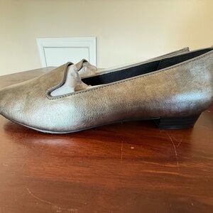 NWT Soft Style Charmy Loafer Size 12 Wide